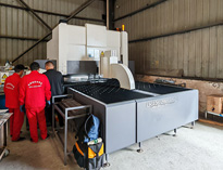 四川优佰特厨房设备制造股份有限公司斥巨资购进业内先进智能柔性折弯设备